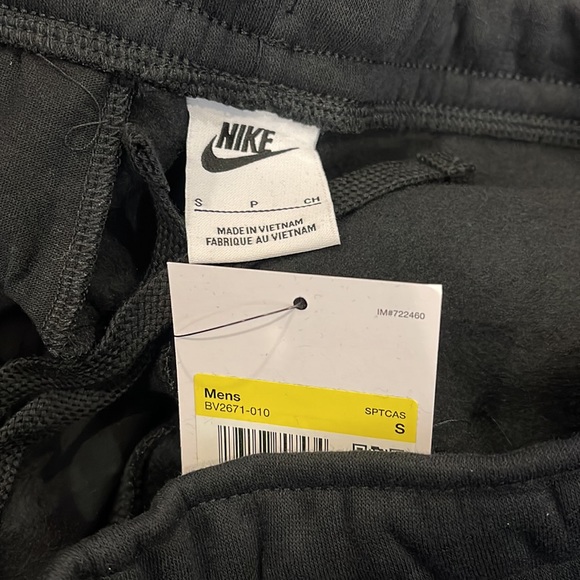 New NIKE Sportswear Standard Fit Tapered Leg Club Fleece Joggers - Picture 14 of 16